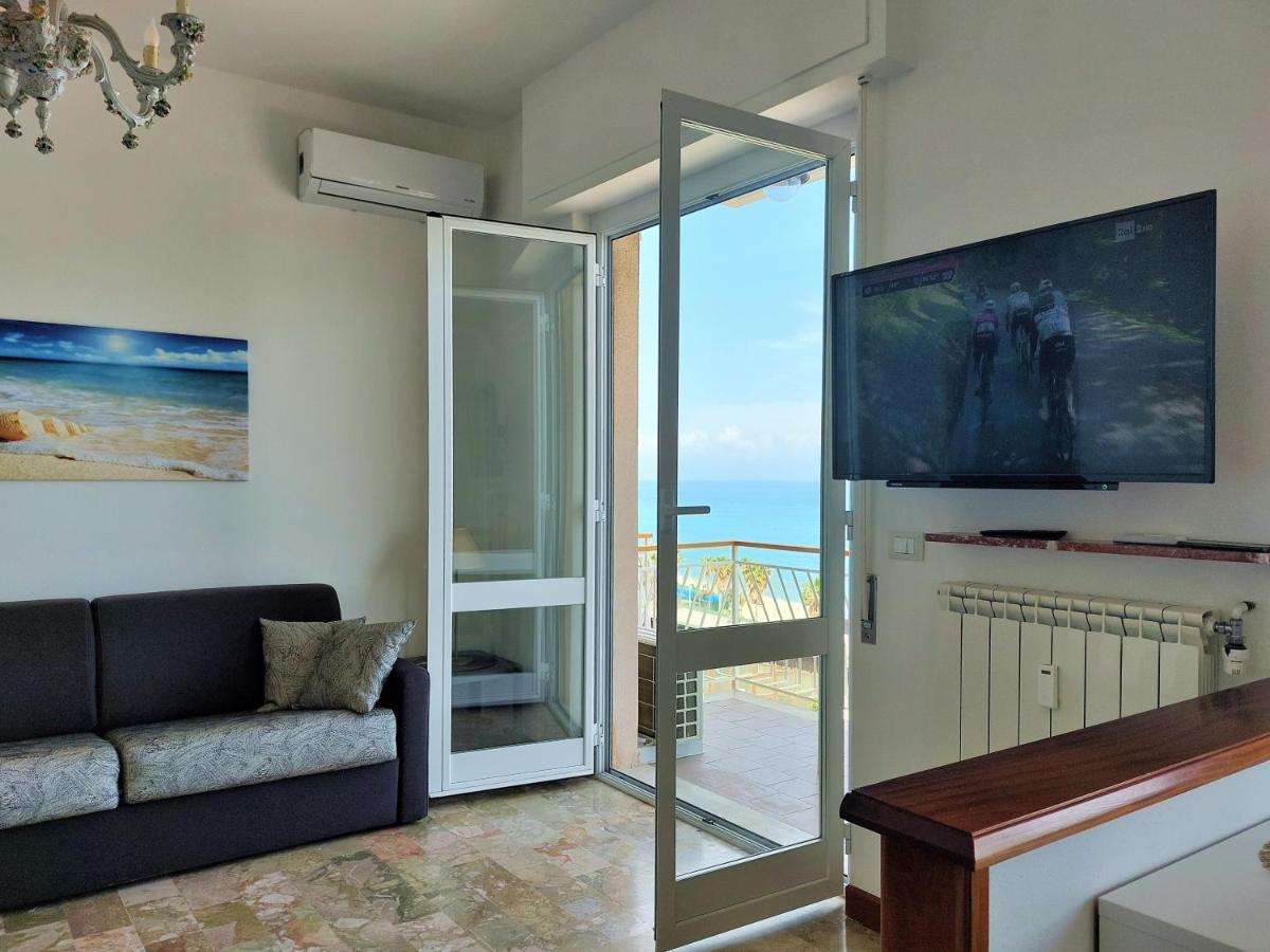 Maremare, Really On The Beach, With Private Parking Savona Bagian luar foto