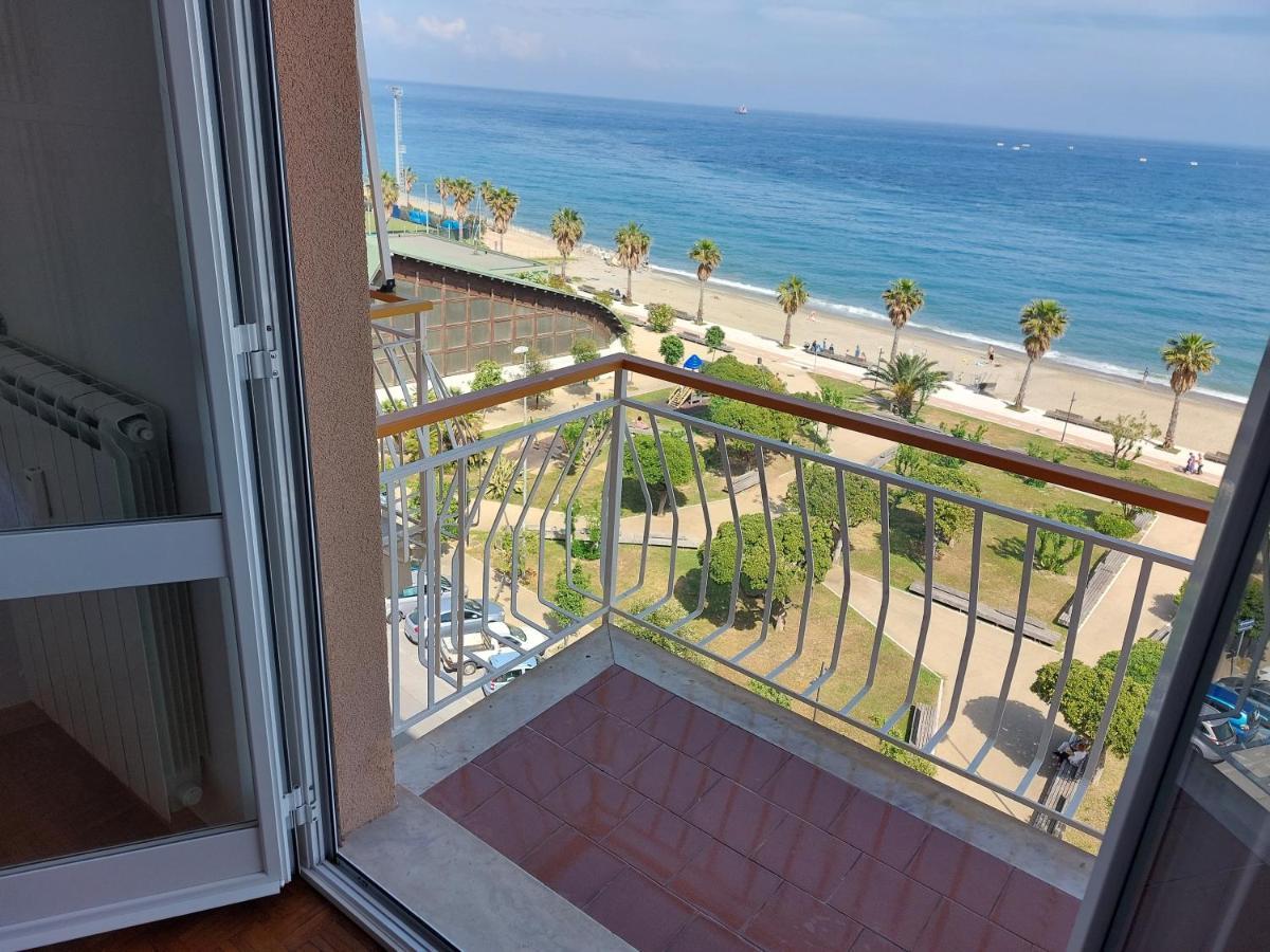 Maremare, Really On The Beach, With Private Parking Savona Bagian luar foto