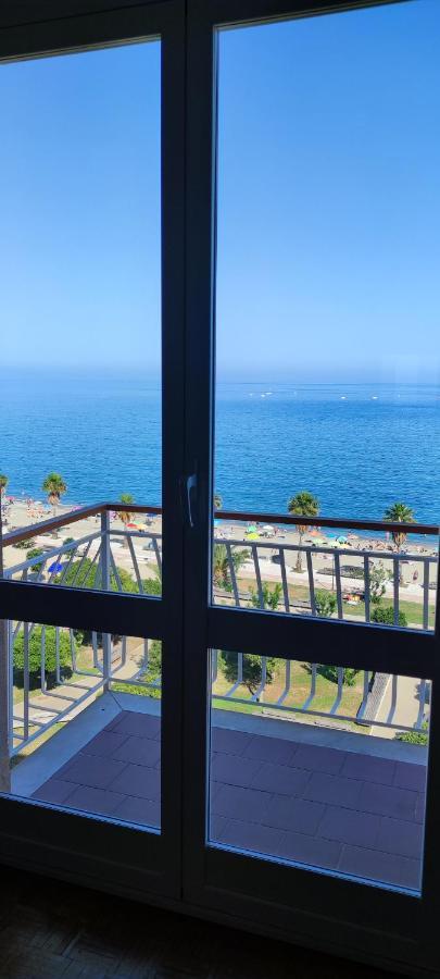 Maremare, Really On The Beach, With Private Parking Savona Bagian luar foto