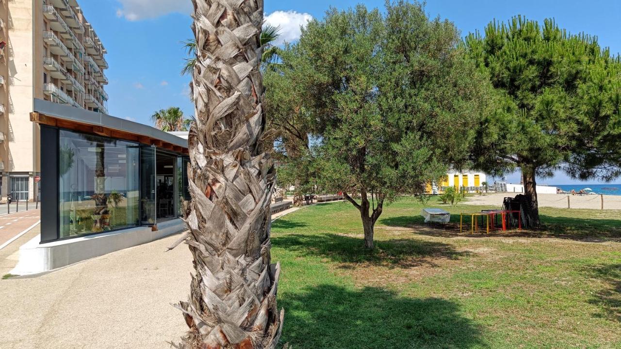 Maremare, Really On The Beach, With Private Parking Savona Bagian luar foto