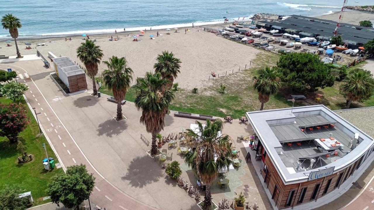Maremare, Really On The Beach, With Private Parking Savona Bagian luar foto
